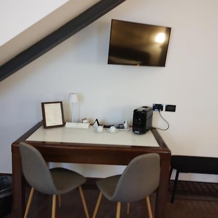 Palazzo Cusani Charming Rooms Верчелли Экстерьер фото