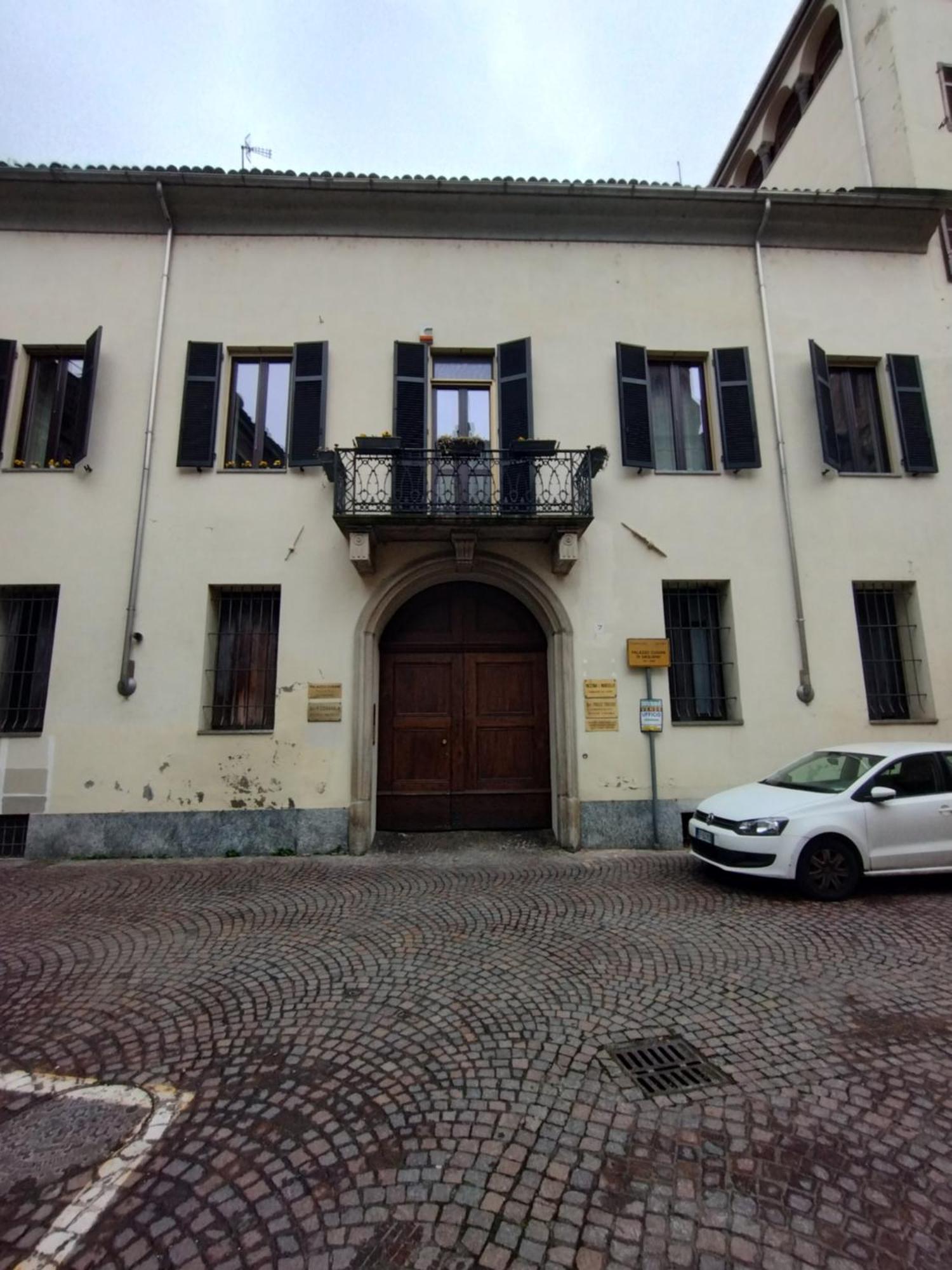 Palazzo Cusani Charming Rooms Верчелли Экстерьер фото