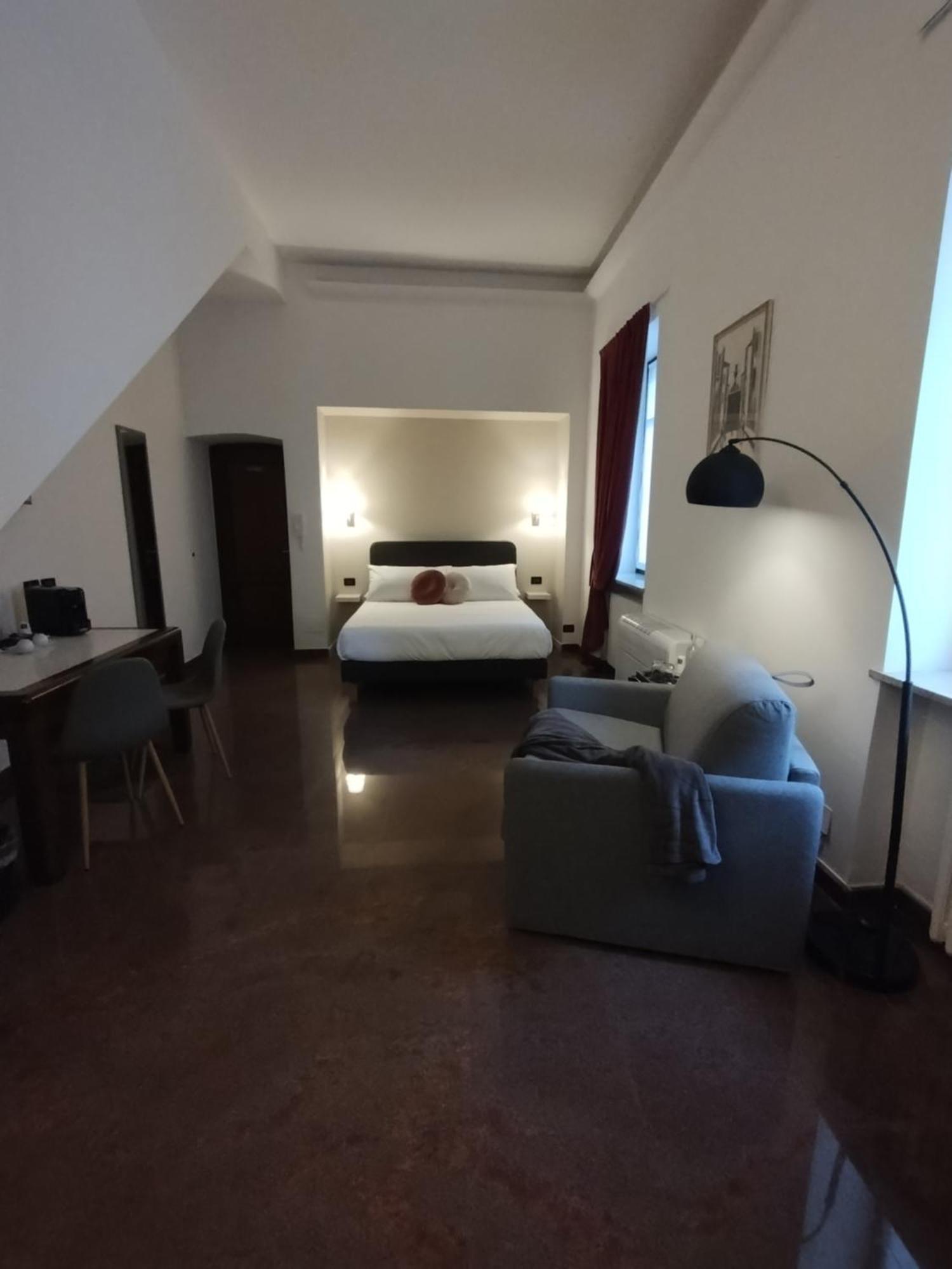 Palazzo Cusani Charming Rooms Верчелли Экстерьер фото