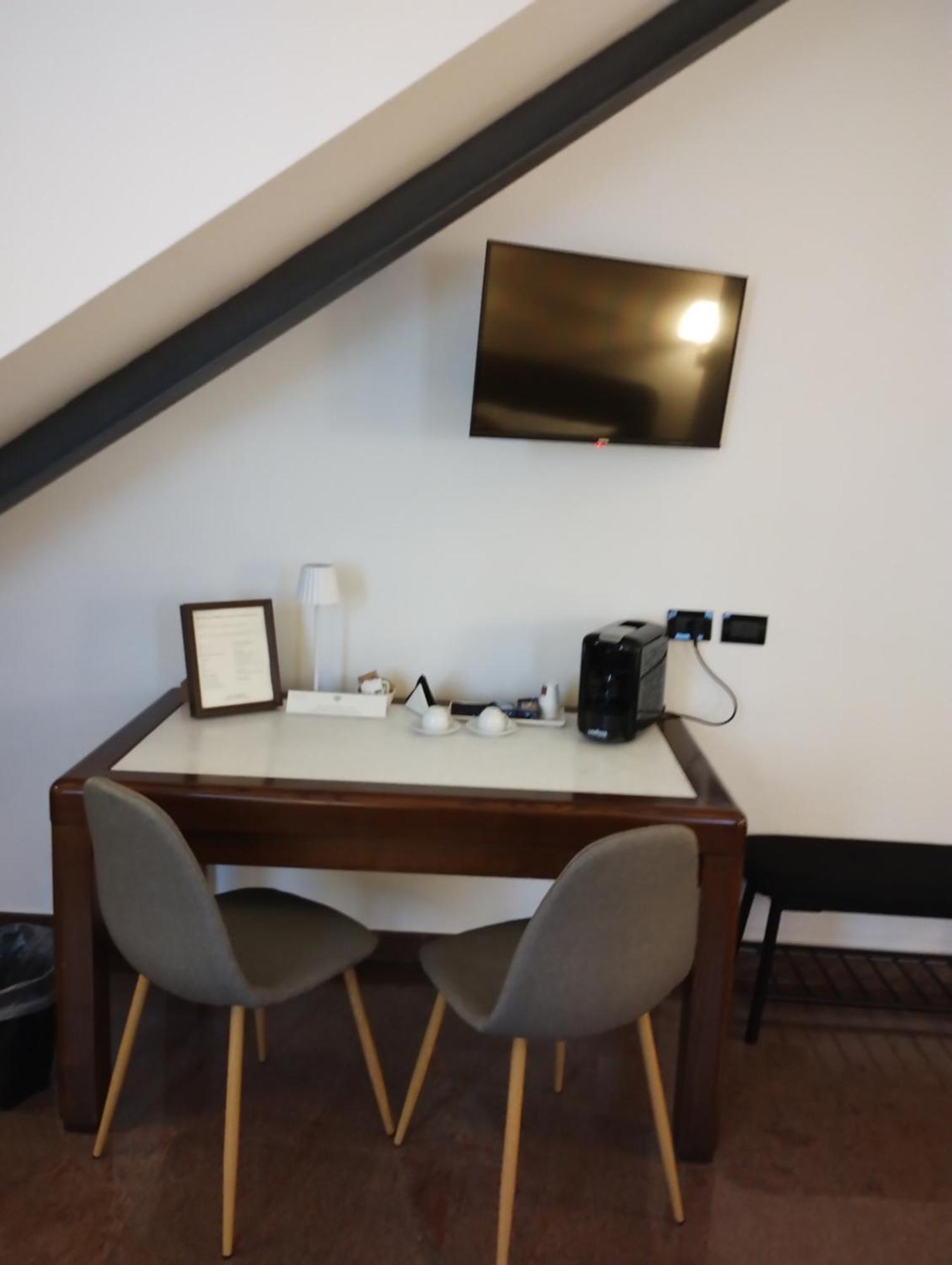 Palazzo Cusani Charming Rooms Верчелли Экстерьер фото