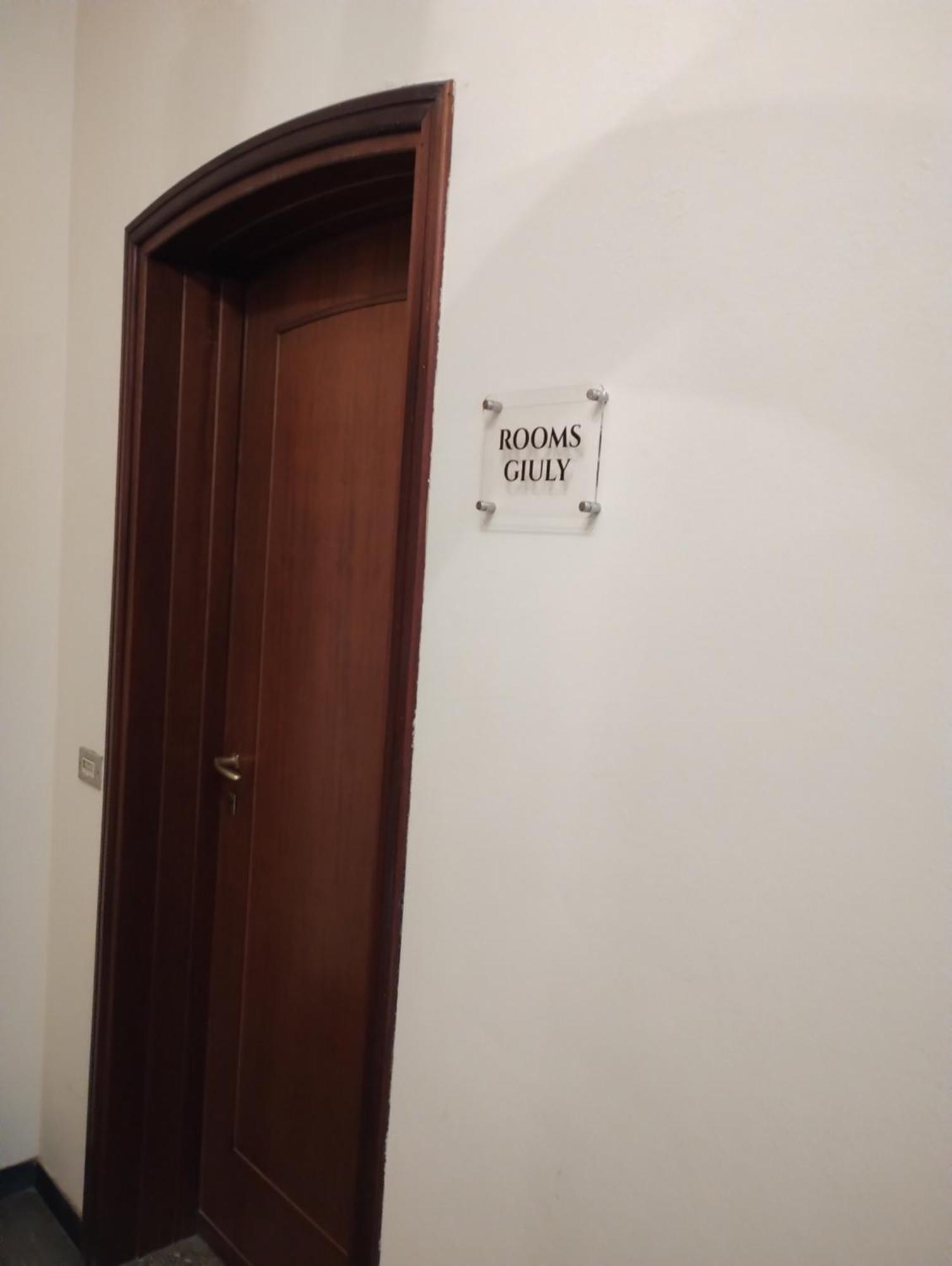 Palazzo Cusani Charming Rooms Верчелли Экстерьер фото