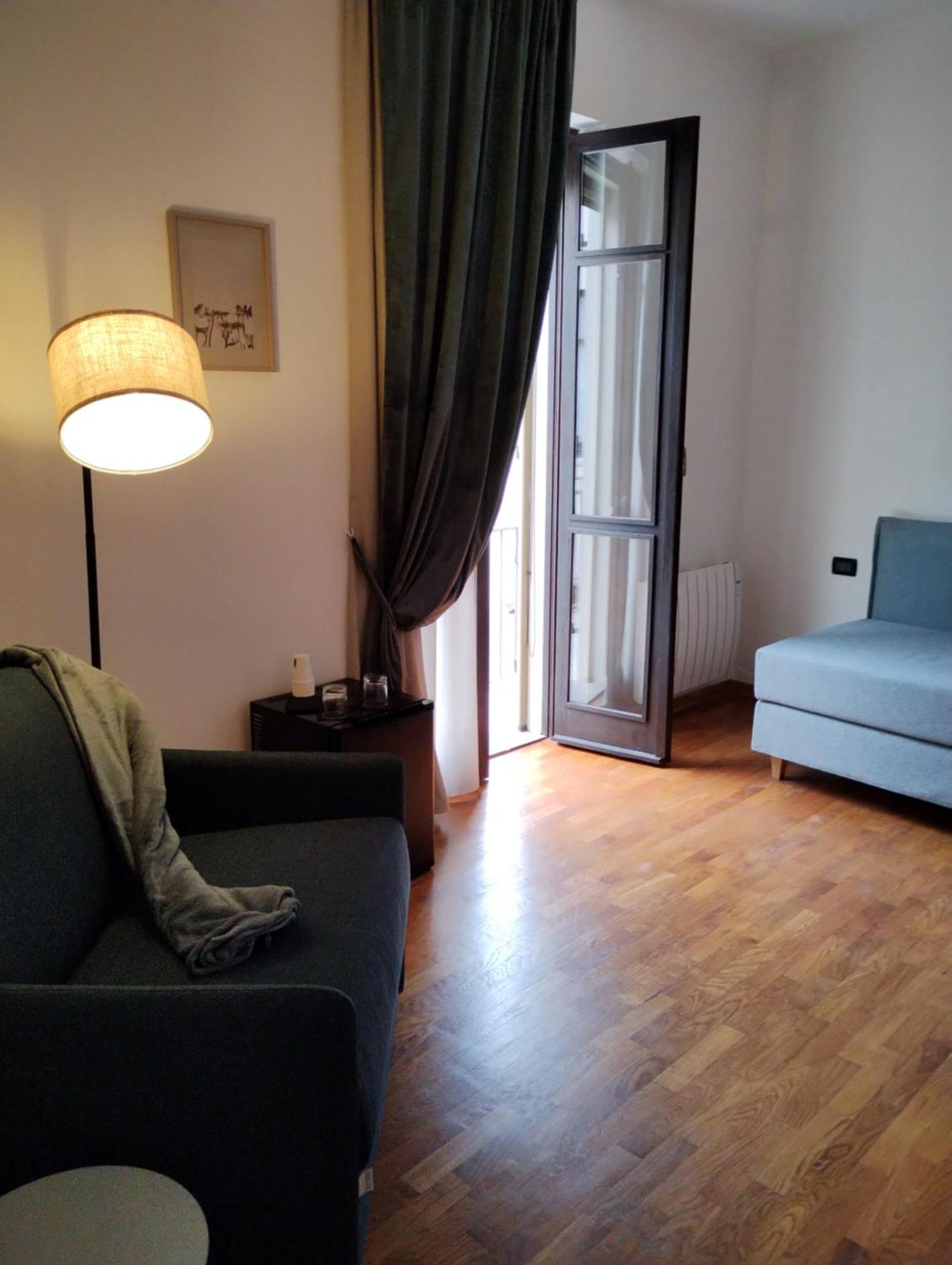 Palazzo Cusani Charming Rooms Верчелли Экстерьер фото