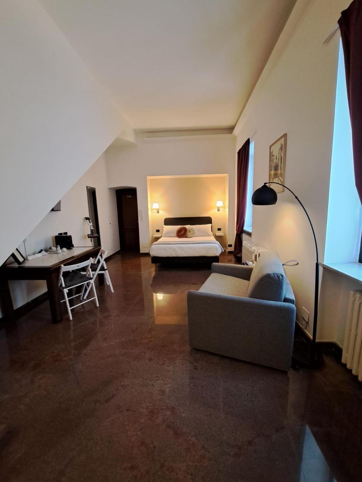 Palazzo Cusani Charming Rooms Верчелли Экстерьер фото