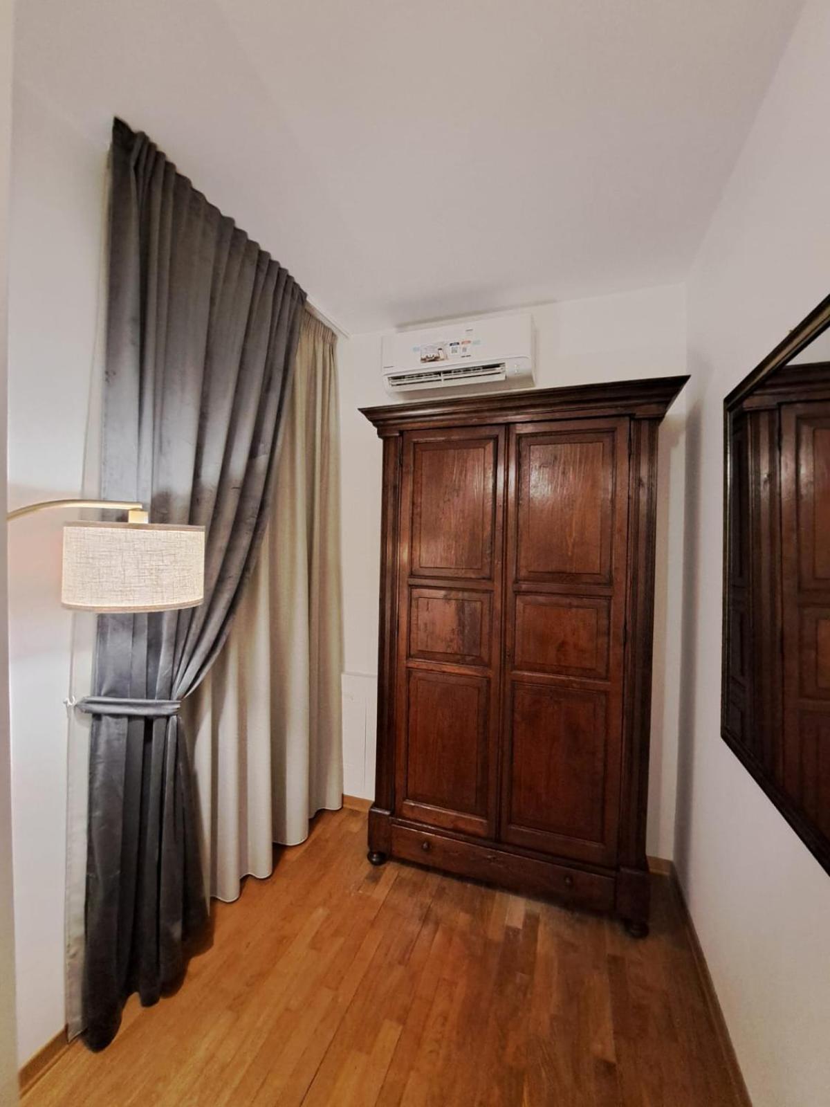 Palazzo Cusani Charming Rooms Верчелли Экстерьер фото