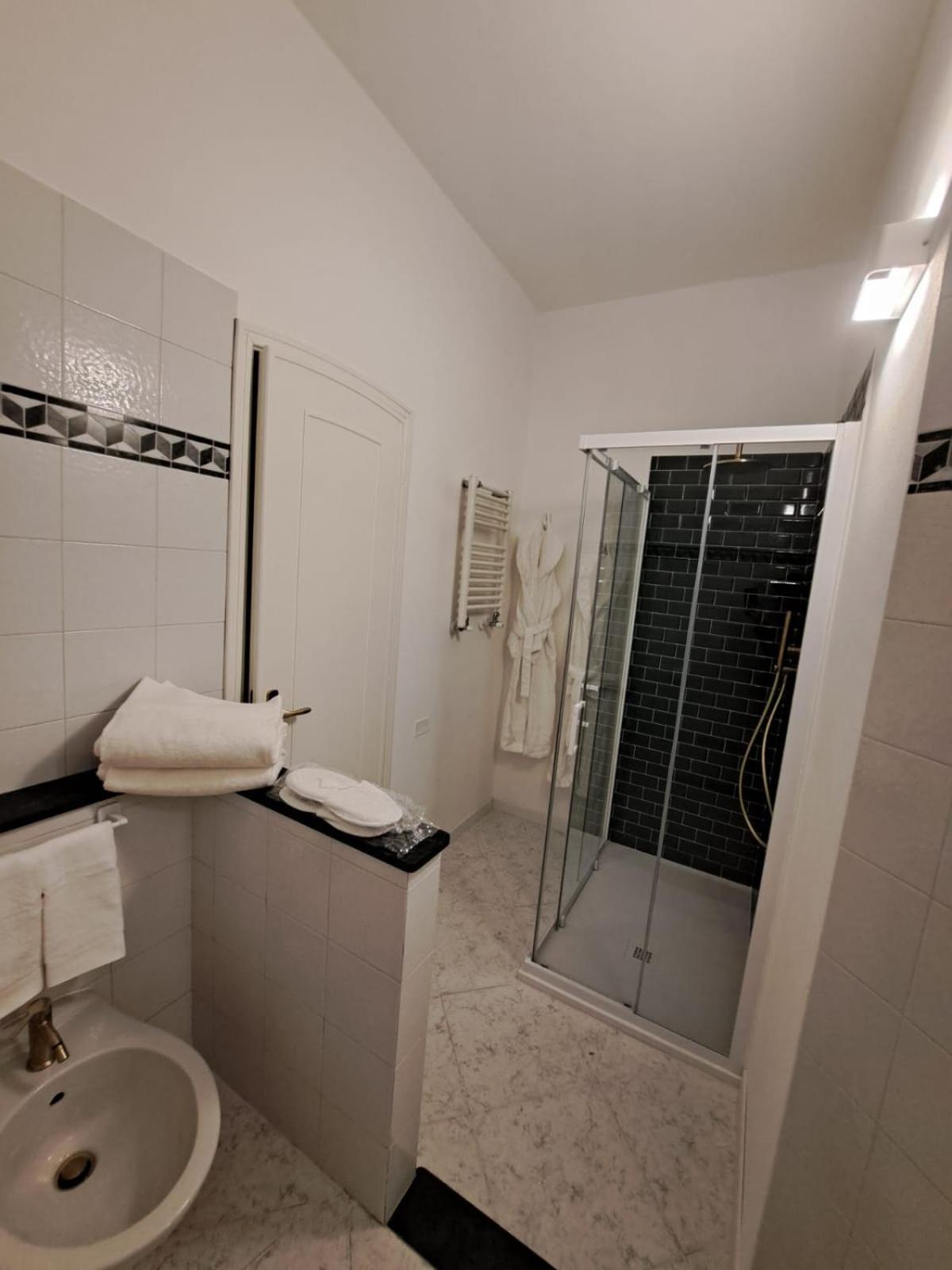 Palazzo Cusani Charming Rooms Верчелли Экстерьер фото