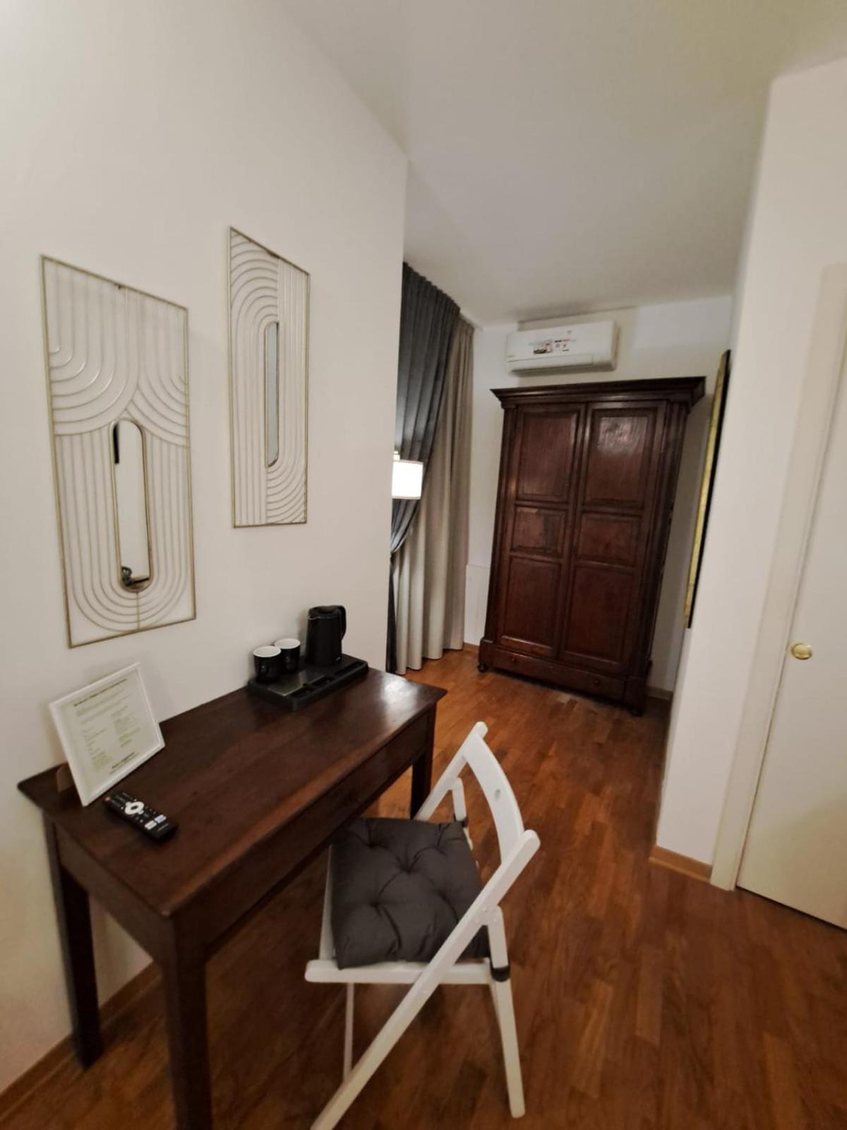 Palazzo Cusani Charming Rooms Верчелли Экстерьер фото